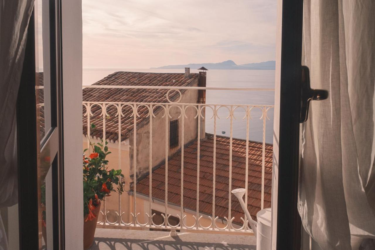 Bed and Breakfast La Casa Nel Borgo Сан-Нікола-Арчелла Екстер'єр фото