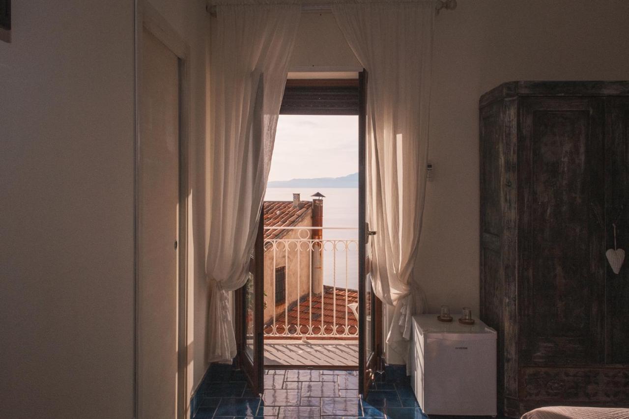 Bed and Breakfast La Casa Nel Borgo Сан-Нікола-Арчелла Екстер'єр фото